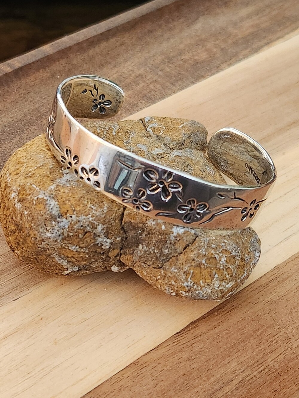VINTAGE 925 THAILAND STERLING SILVER FLORAL VINE CUFF BRACELET ETCH 30g Wt.